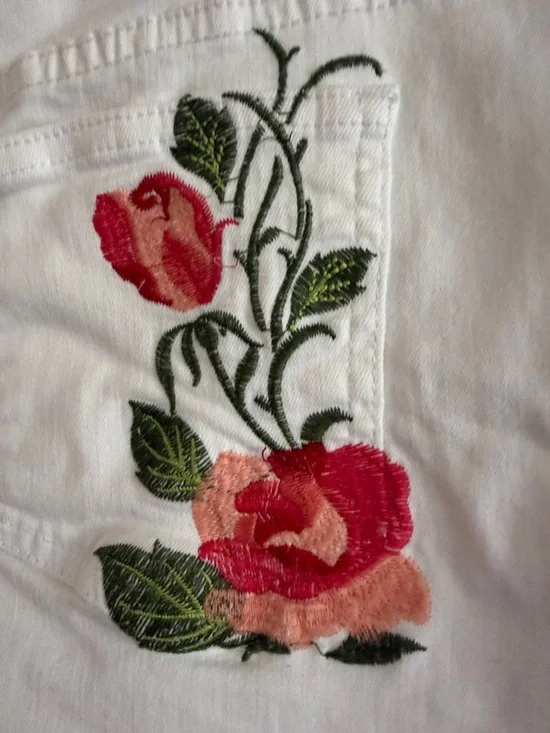 Earl Jean White Denim Mini Skirt Rose Embroidery Raw Hem Size 6 Boho - Picture 8 of 9